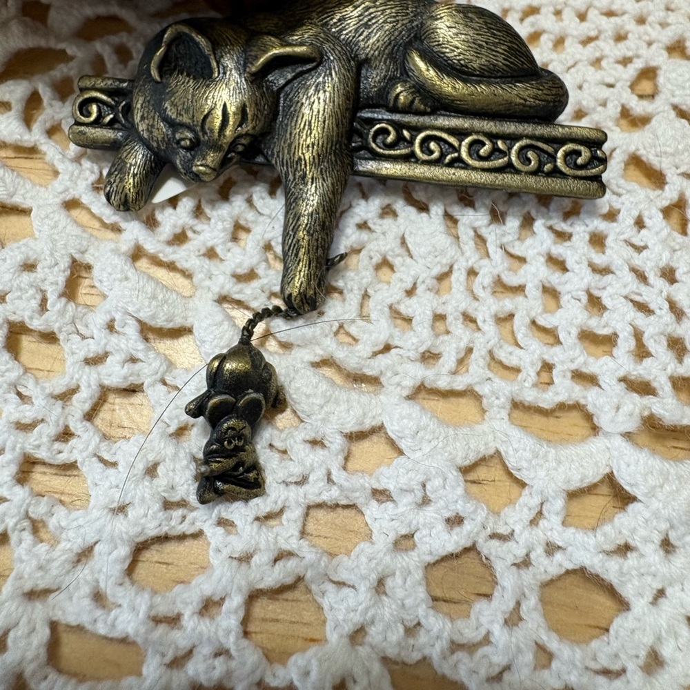 P83 Bronze Cat and Mouse Brooch